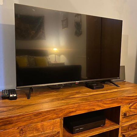 Quirky Town Centre Apartment With River Terrace Macclesfield Esterno foto
