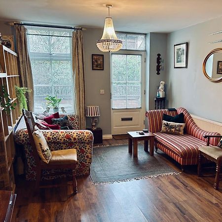 Quirky Town Centre Apartment With River Terrace Macclesfield Esterno foto