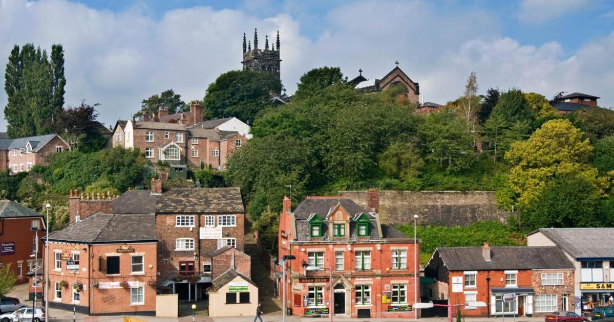 Quirky Town Centre Apartment With River Terrace Macclesfield Esterno foto